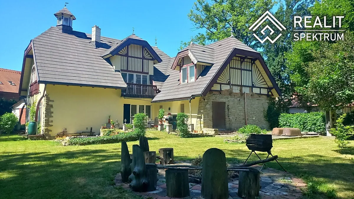 Prodej rodinného domu 460 m², pozemek 3238 m²